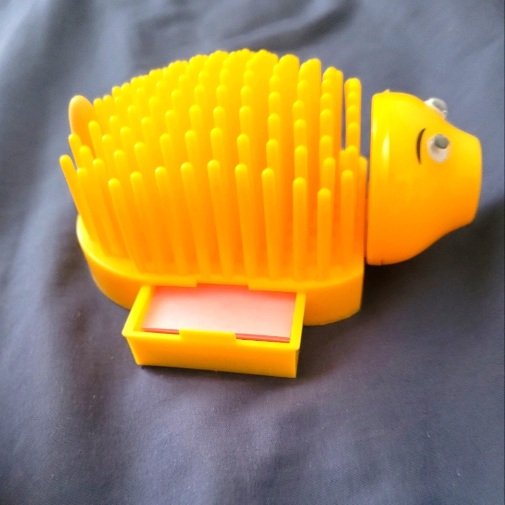 Vintage Porcupine Desk Pal Pencil Sharpener Note Holder Caddy RARE! YELLOW